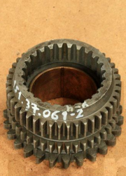 T-150 SHesternya KPP v sb. s vtulkoi 151.37.061-2 (Z4242, 2 ryada) (7379)