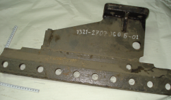 1221 Bokovina 1321-2707060-B-01 levaya (naveska bez gidropodemnika) krepezh boltami (9632)