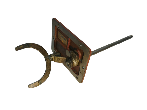 Крышка управления редуктором 80-1723010 Б (2)