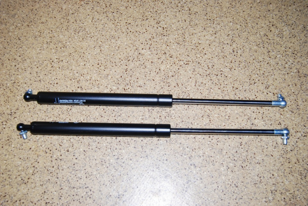 UAZ Amortizator krishki zadn.lyuka bagazhnika 315177-5706108