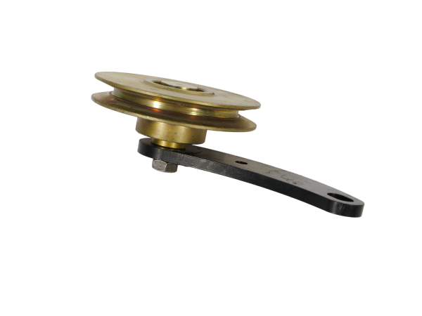 Ролик натяжной ремня компрессора МТЗ 1523 (с кронштейном) (МТЗ 1221) (1)